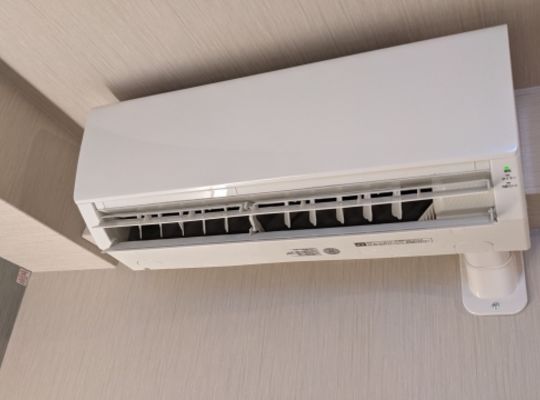 クリーニング前のエアコン